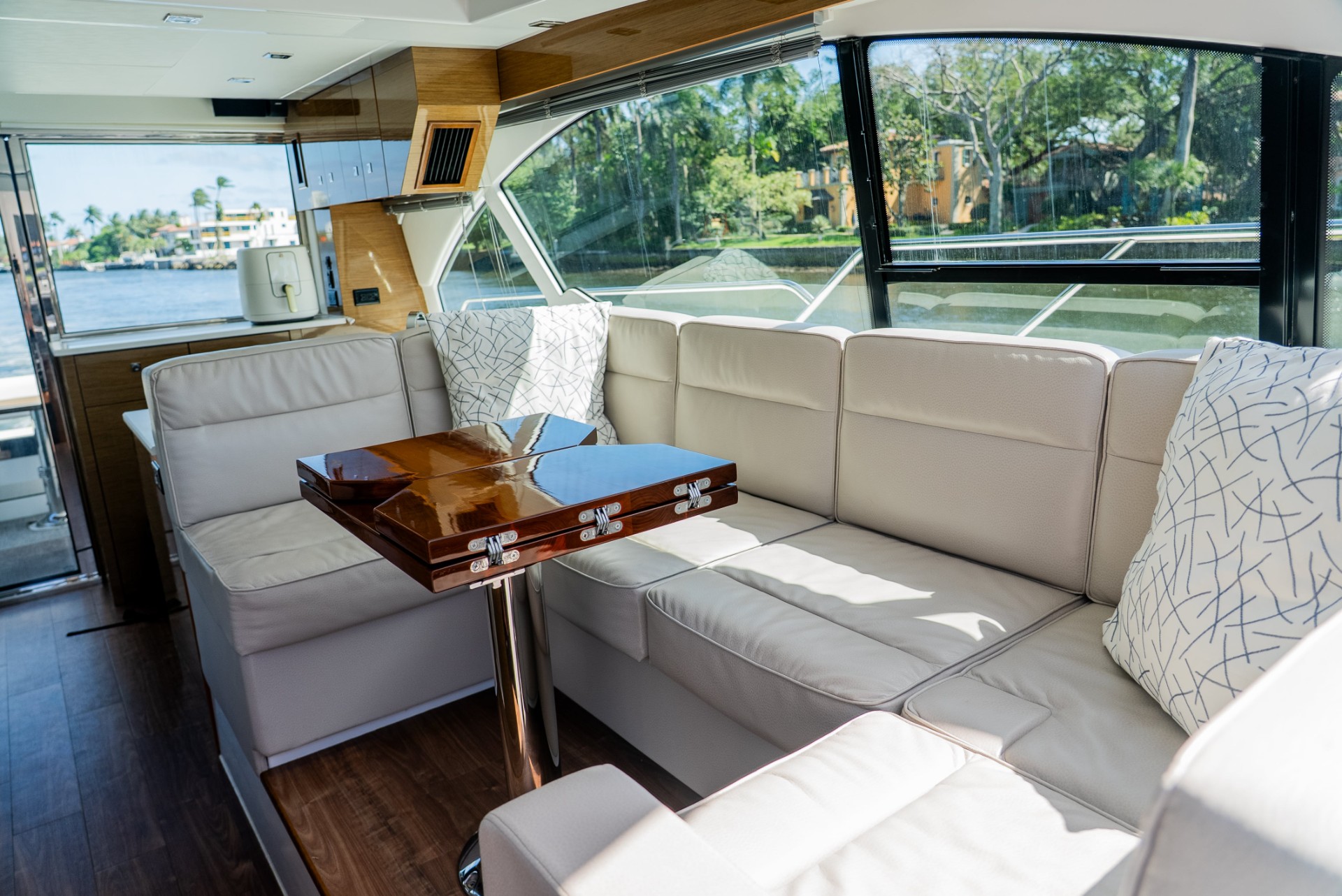 Yacht Photo 31